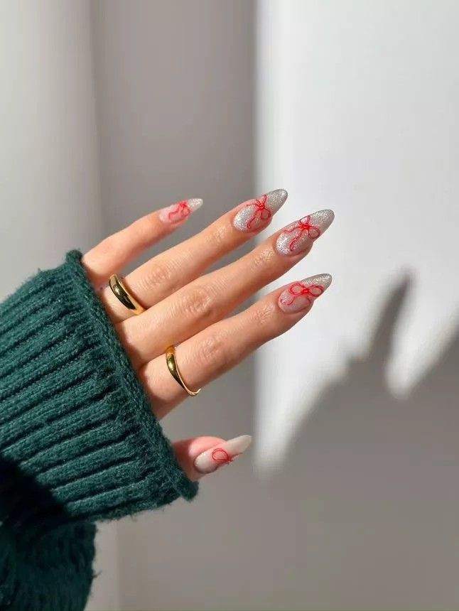trendy-christmas-nails-2025