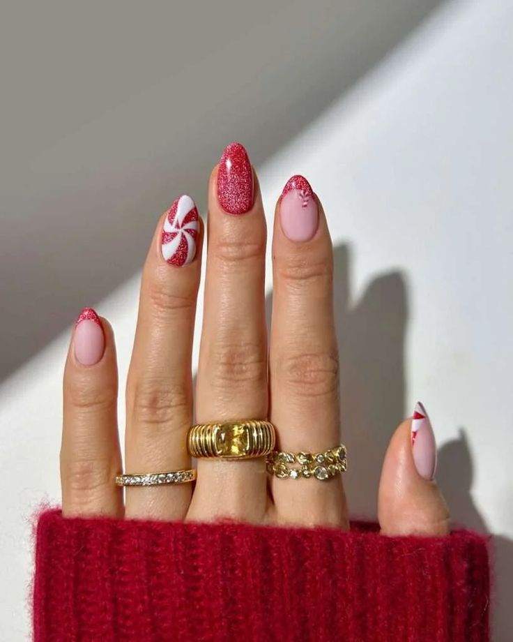 trendy-christmas-nails-2025