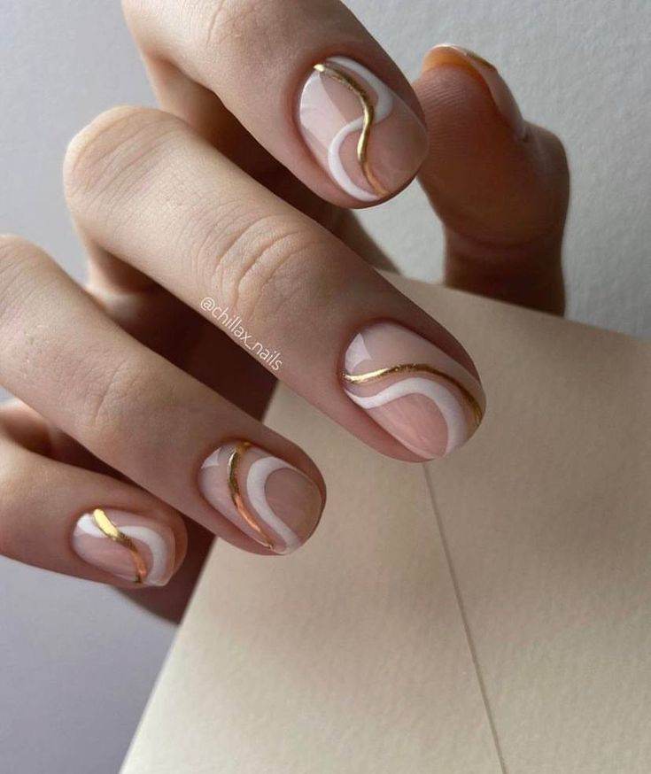 old-money-swirl-nails