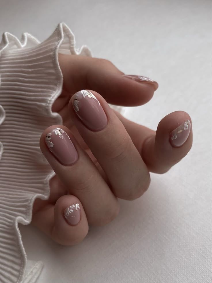 elegant-floral-old-money-nails