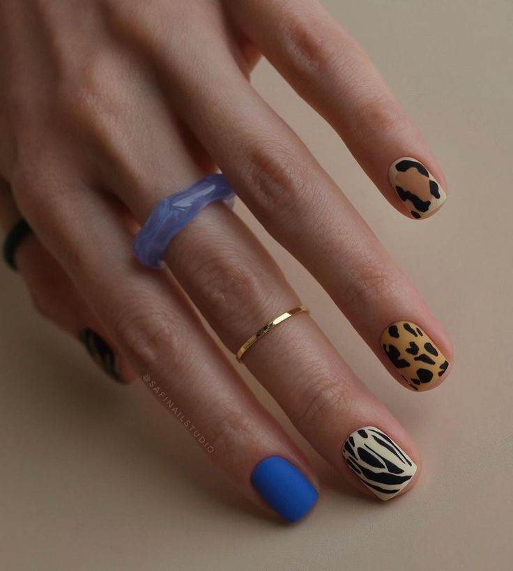dark-nail-ideas
