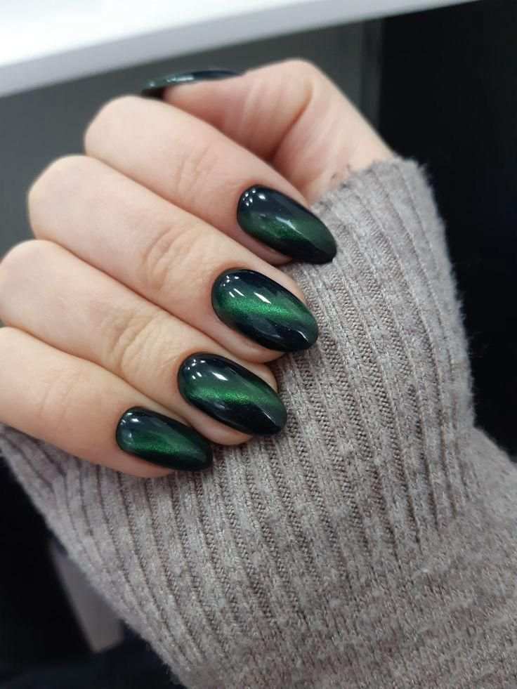 Beautiful-fall-nail-ideas-2025