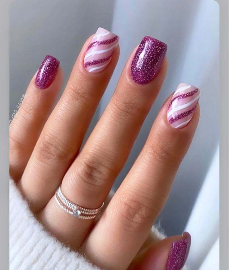 Pink-christmas-nail-ideas-2025