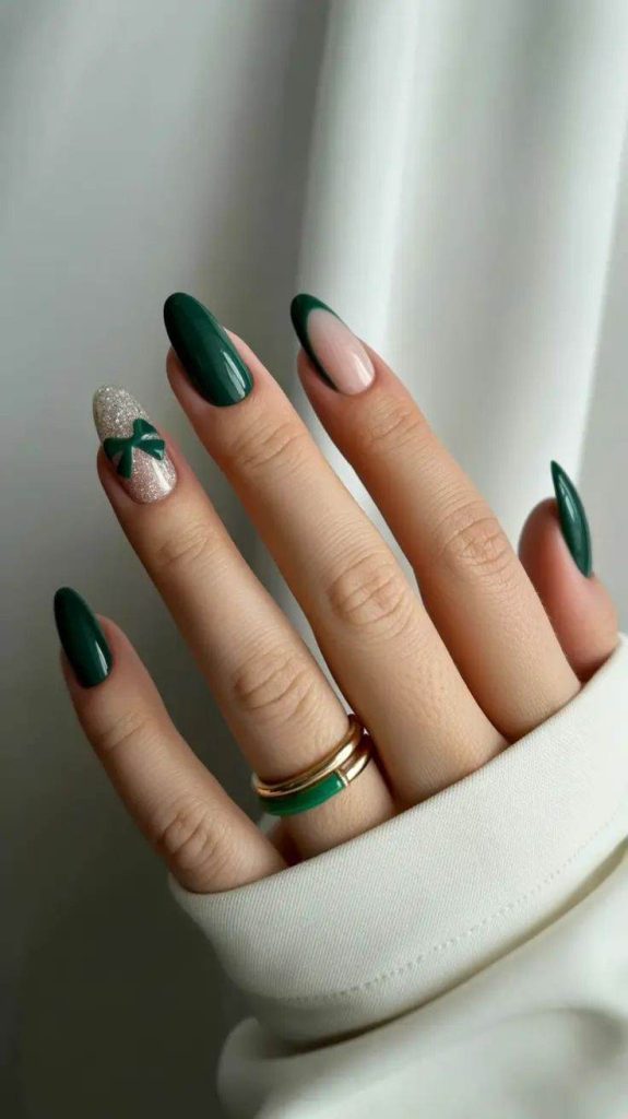 holiday-Green-christmas-nail-ideas