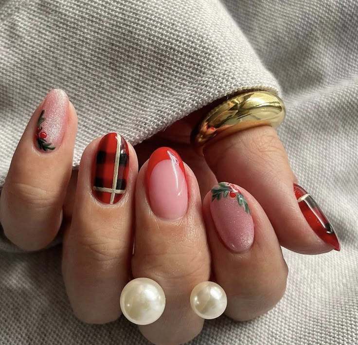 stunning-French-Christmas-nail-ideas