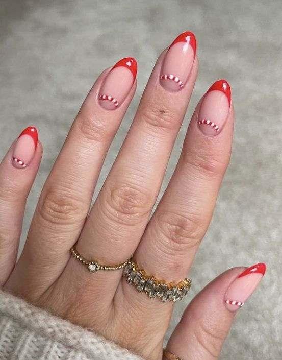 beautiful-French-Christmas-nail-ideas