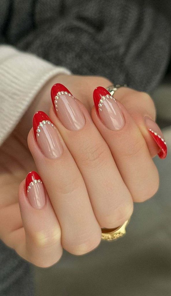 French-Christmas-nail-ideas 
