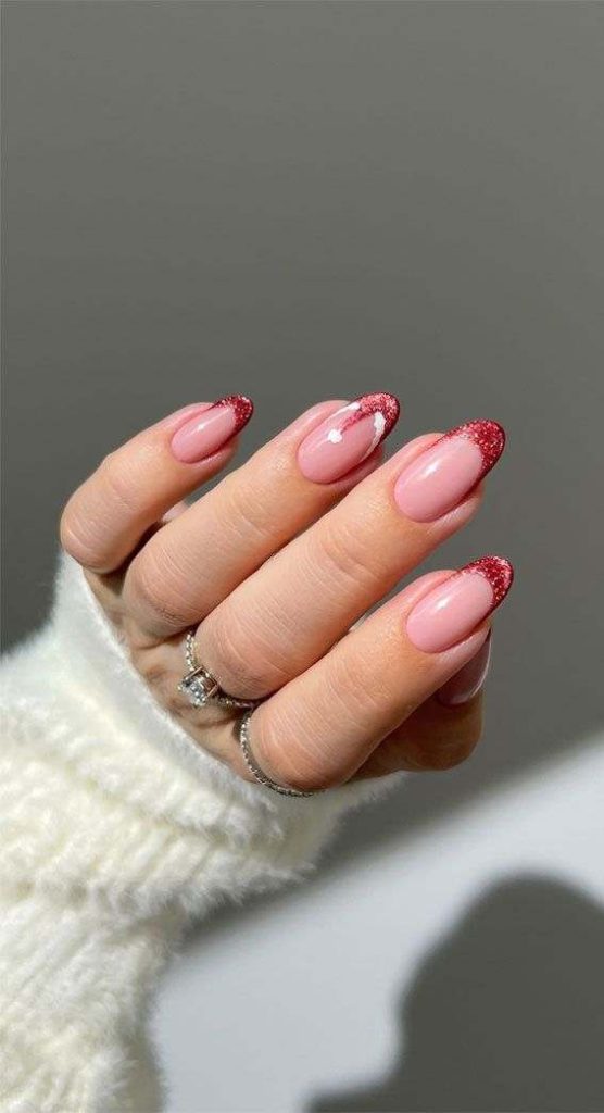 beautiful-French-Christmas-nail-ideas