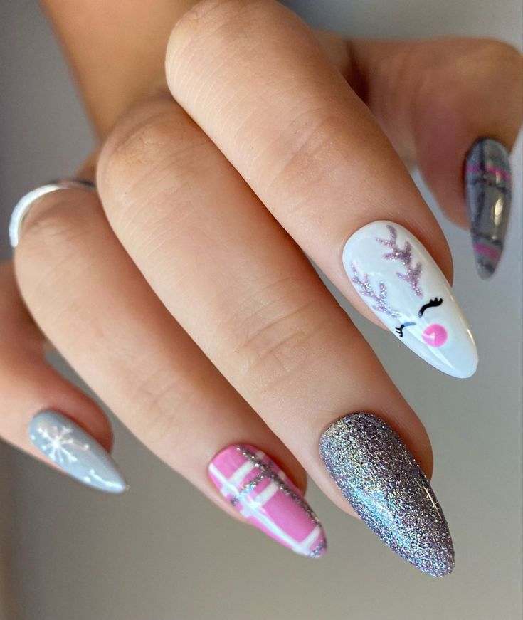 Pink-christmas-nail-ideas-2025