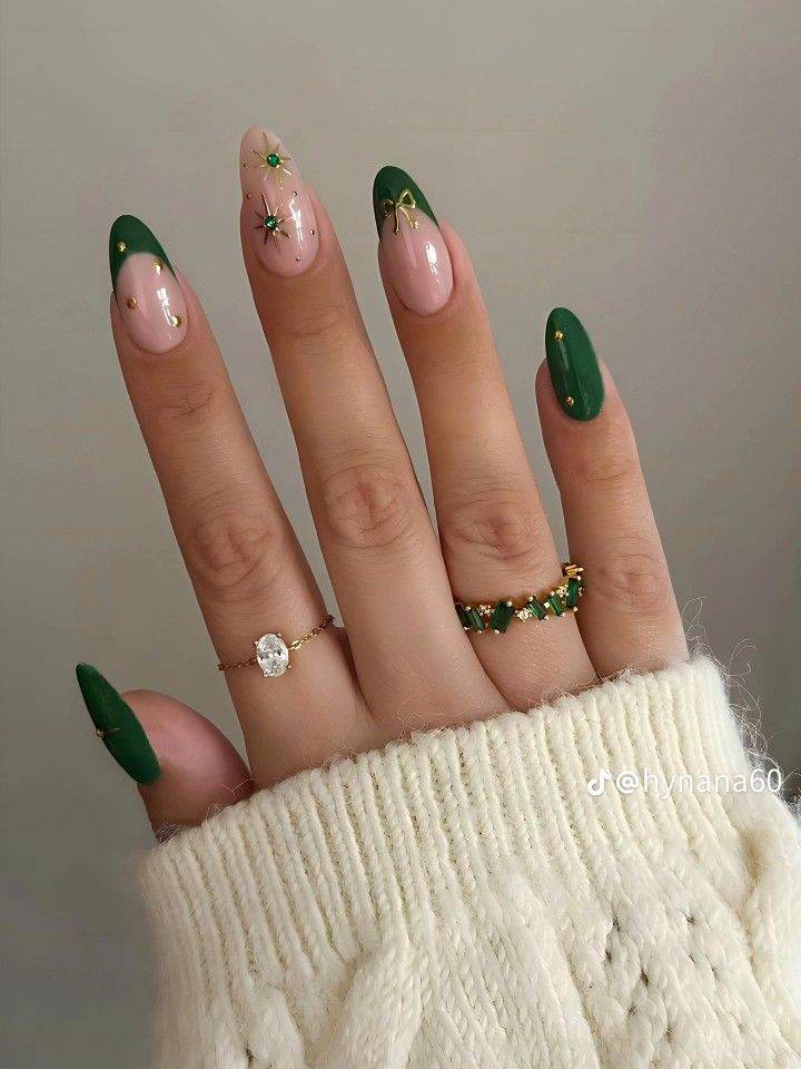 holiday-Green-christmas-nail-ideas