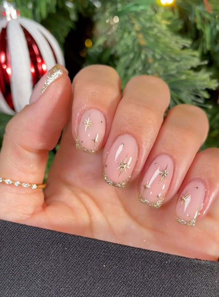 stunning-French-Christmas-nail-ideas