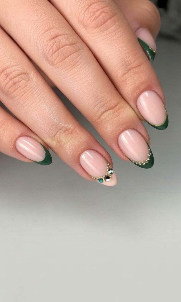 French-Christmas-nail-ideas 