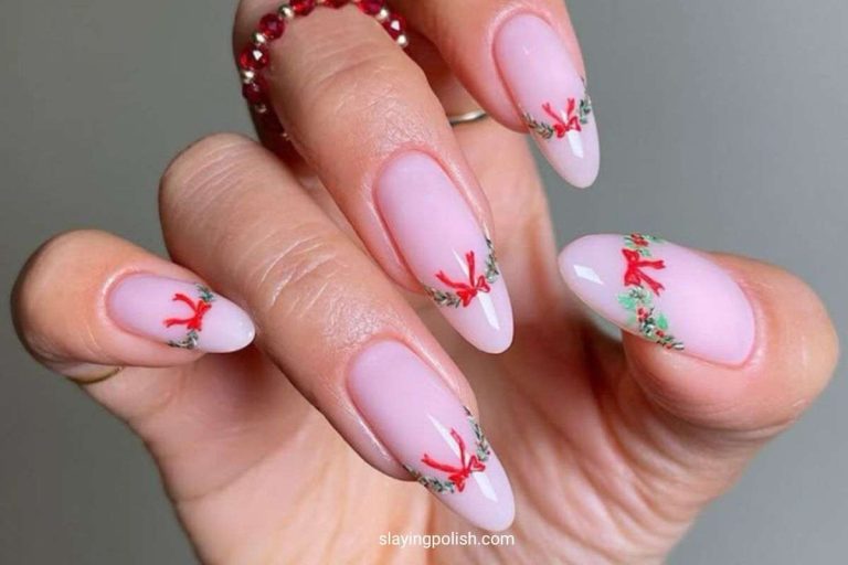 modern-minimalist-christmas-nails