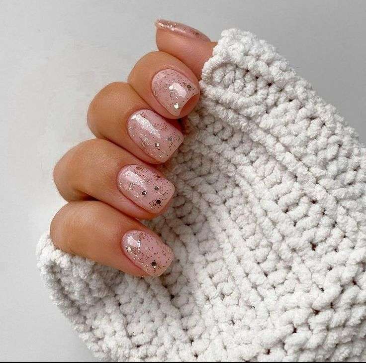 Modern-Sparkle-Winter-nail-ideas