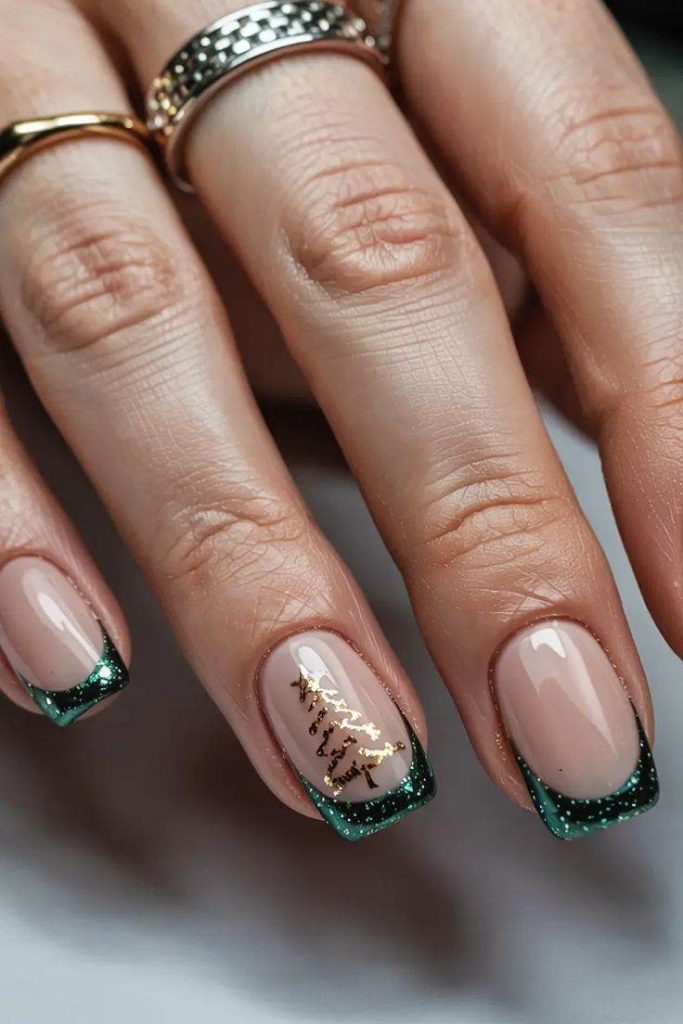 holiday-Green-christmas-nail-ideas