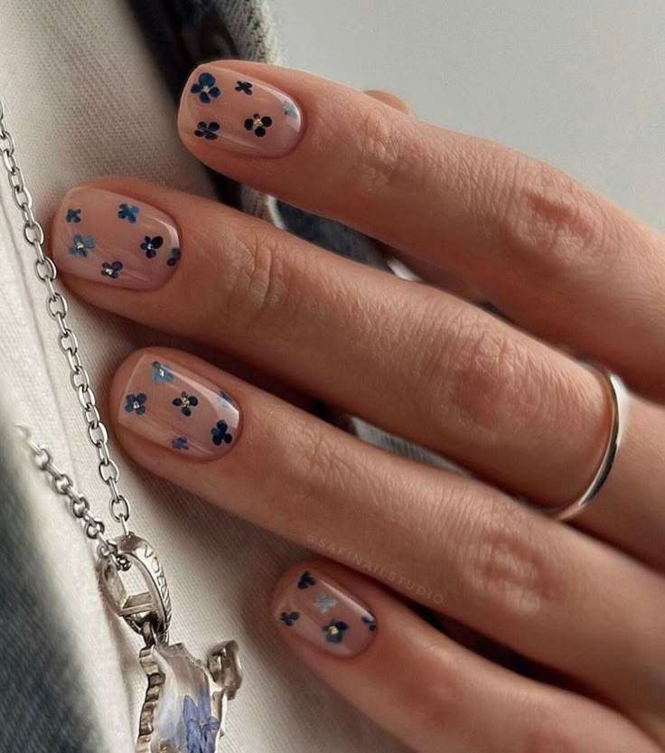 trendy-Short-rounded-spring-nail-ideas