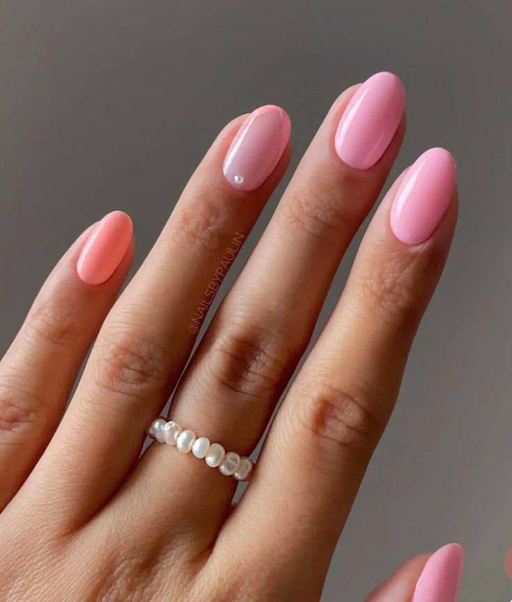 Beautiful-Short-pink-spring-nail-ideas
