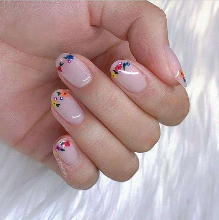 trendy-Short-rounded-spring-nail-ideas