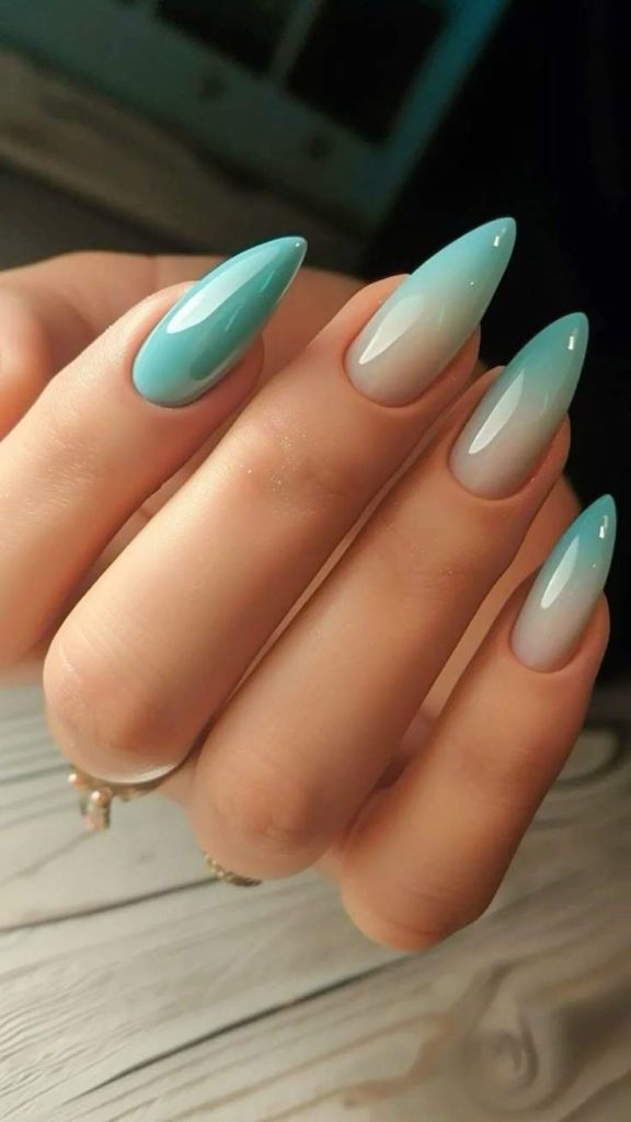 stunning-Teal-summer-nail-ideas