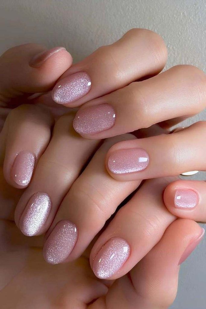 Summer-wedding-nails-for-bride