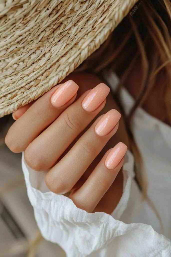 Summer-wedding-nails-for-bride